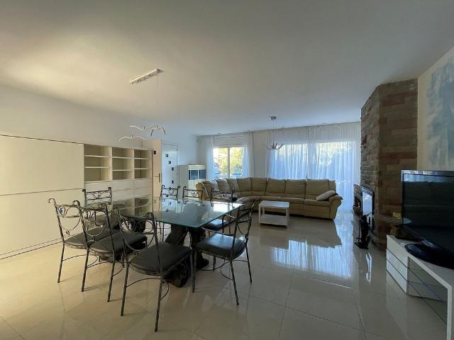 Chalet en alquiler en calle, Castelldefels, de 434 m² 6 habitaciones por 4.900