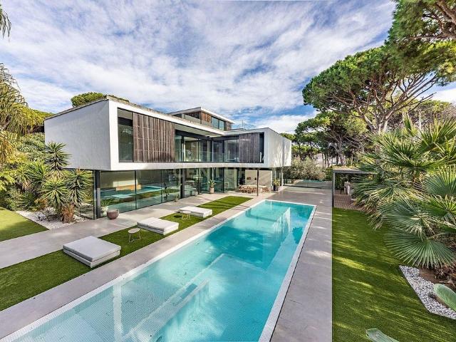 Chalet en alquiler en paseo Marítim, Castelldefels, de 744 m² 5 habitaciones por 28.000
