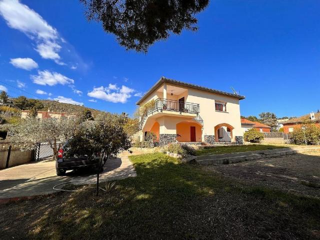 Chalet en alquiler en calle Aliga Coronada, Bisbal del Penedès, la, de 171 m² 4 habitaciones por 1.043