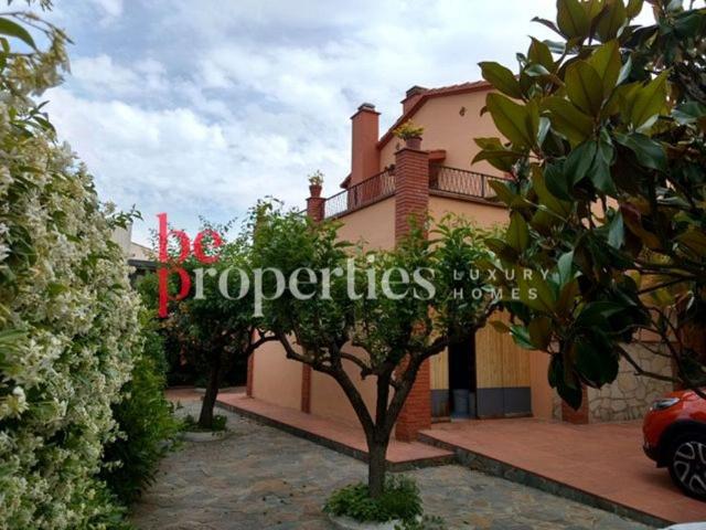 Chalet en alquiler en calle Avila, Sant Cugat del Vallès, de 150 m² 4 habitaciones por 2.500