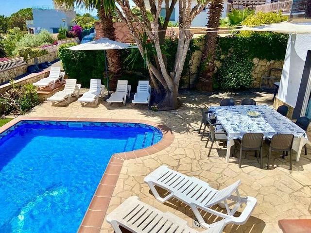 Chalet en alquiler en calle Belgica, Lloret de Mar, de 223 m² 5 habitaciones por 3.600