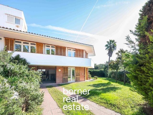 Chalet en alquiler en calle D'octavi Bruix, Cerdanyola del Vallès, de 197 m² 5 habitaciones por 3.600