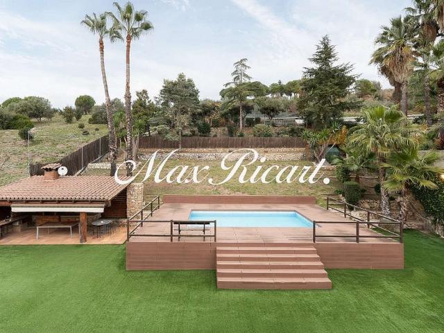 Chalet en alquiler en calle De Batista i Roca, Sant Just Desvern, de 422 m² 5 habitaciones por 7.000