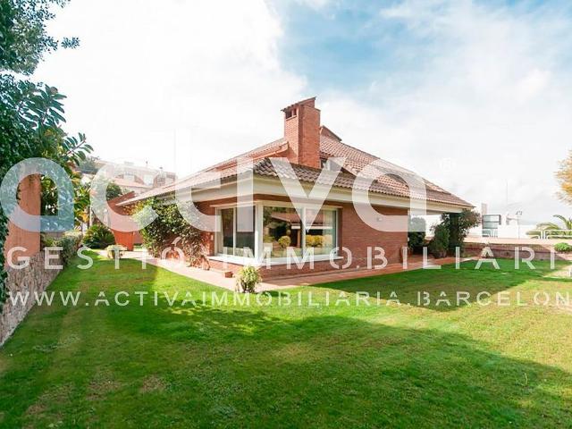 Chalet en alquiler en calle De Batista i Roca, Sant Just Desvern, de 422 m² 6 habitaciones por 7.000