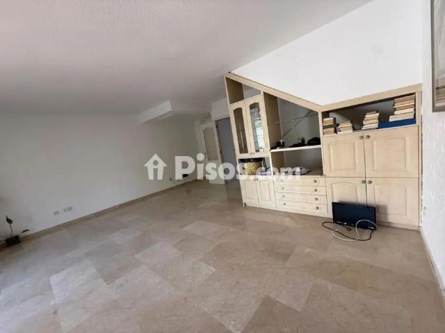Chalet en alquiler en Calle de Fuente Labrada