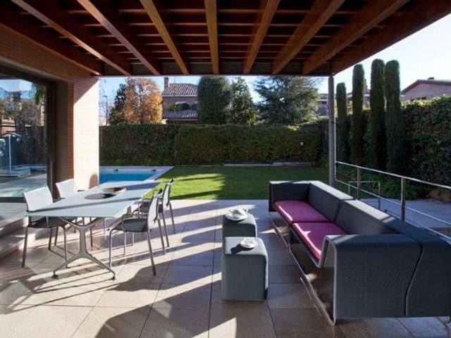 Chalet en alquiler en calle De Joan Reglà, Sant Cugat del Vallès, de 560 m² 6 habitaciones por 10.800