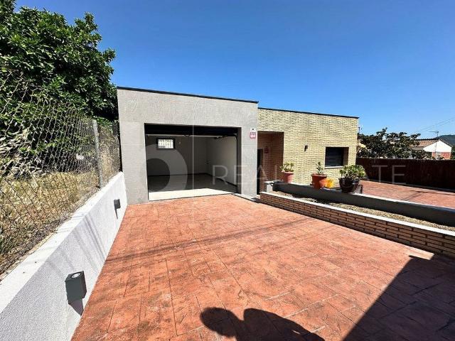 Chalet en alquiler en calle De la Cigonya, Rubí, de 138 m² 4 habitaciones por 2.450