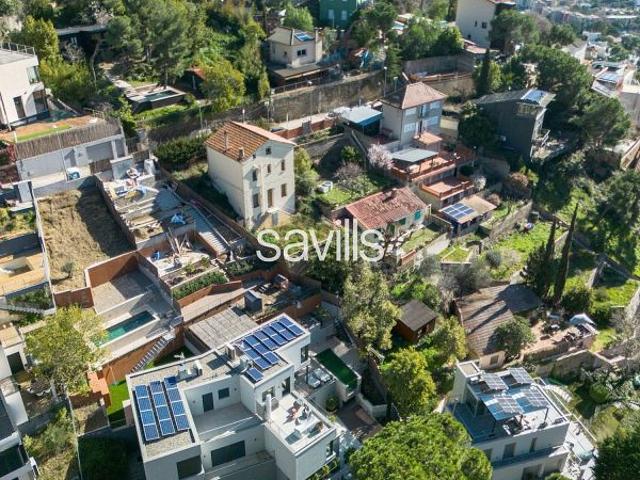 Chalet en alquiler en calle De la Font del Mont, Barcelona, de 231 m² 4 habitaciones por 5.850
