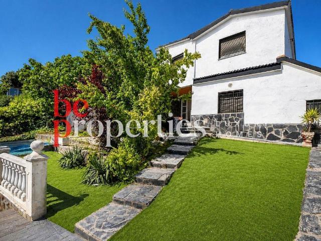Chalet en alquiler en calle De la Pica D'estats, Rubí, de 180 m² 5 habitaciones por 2.400