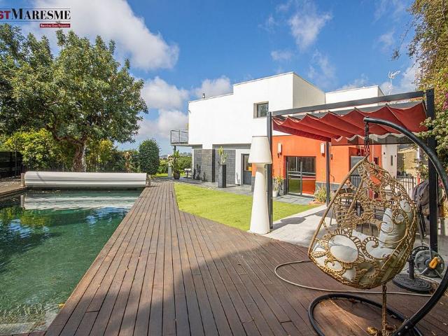 Chalet en alquiler en calle De la Punta, Cabrils, de 360 m² 5 habitaciones por 8.000