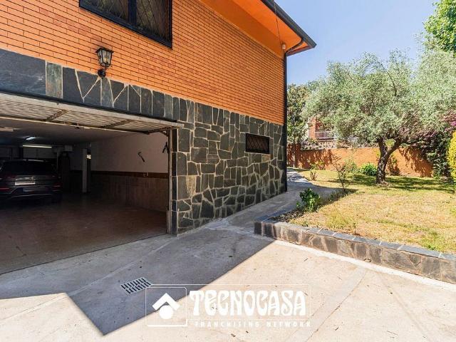 Chalet en alquiler en calle De León de Gredos, Sant Cugat del Vallès, de 348 m² 6 habitaciones por 3.500