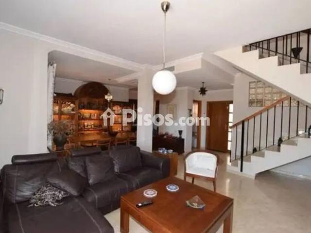 Chalet en alquiler en Calle de Leóni Benabú, cerca de Calle de Francisco Rabal