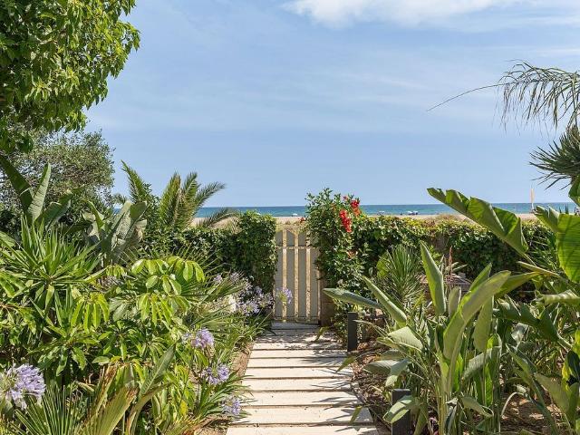 Chalet en alquiler en calle De Les Barques, Castelldefels, de 280 m² 4 habitaciones por 17.500
