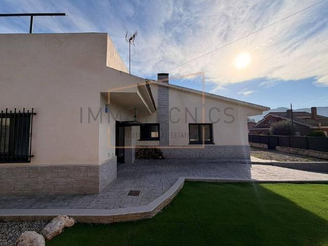 Chalet en alquiler en calle De Les Escoles, Martorelles, de 147 m² 4 habitaciones por 1.950