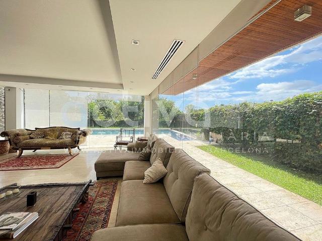 Chalet en alquiler en calle De Lluís Labarta, Esplugues de Llobregat, de 300 m² 4 habitaciones por 8.000