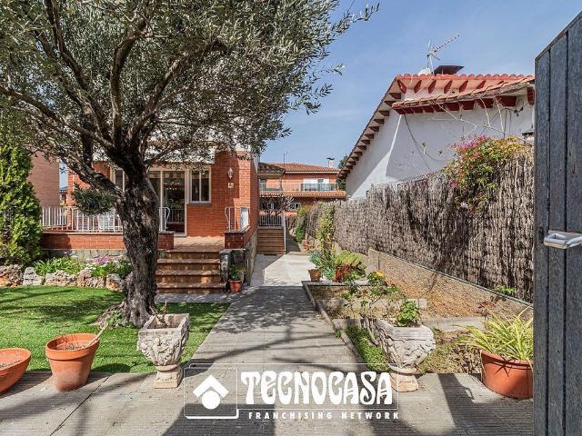 Chalet en alquiler en calle De Sòria, Sant Cugat del Vallès, de 206 m² 5 habitaciones por 2.650