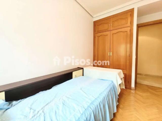 Chalet en alquiler en Calle de Porma