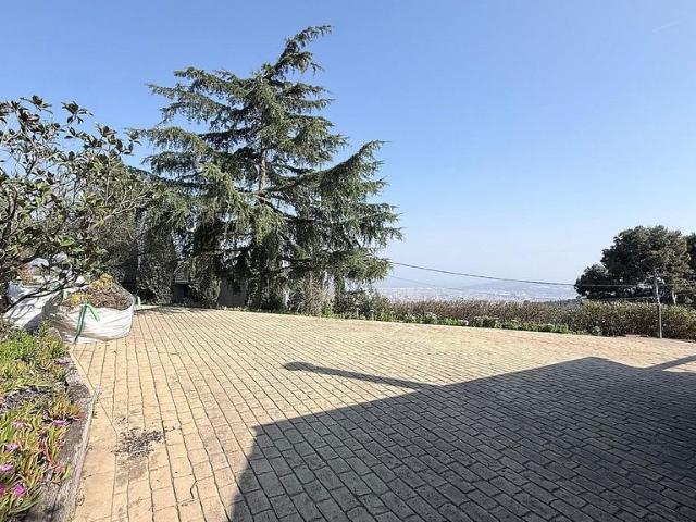 Chalet en alquiler en calle Del Mont D'orsà, Barcelona, de 139 m² 4 habitaciones por 3.200