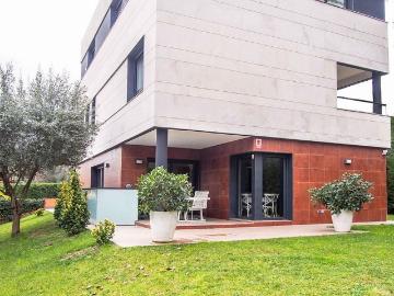 Chalet en alquiler en calle Del Sardanista Serra, Cerdanyola del Vallès, de 595 m² 6 habitaciones por 5.000