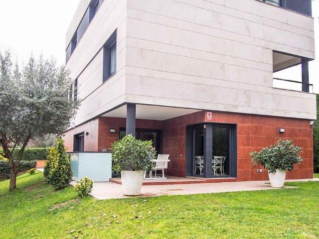 Chalet en alquiler en calle Del Sardanista Serra, Cerdanyola del Vallès, de 595 m² 6 habitaciones por 5.000