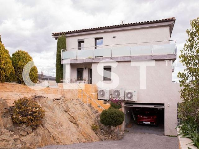Chalet en alquiler en calle Dels Caçadors, Alella, de 309 m² 5 habitaciones por 7.900