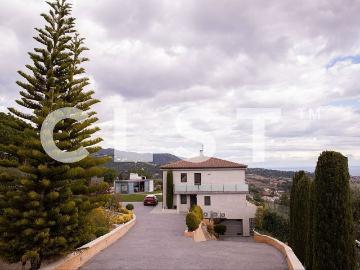 Chalet en alquiler en calle Dels Caçadors, Alella, de 309 m² 5 habitaciones por 7.900