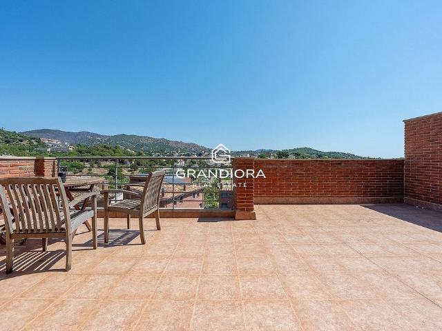 Chalet en alquiler en calle Dels Francesos, Tiana, de 357 m² 5 habitaciones por 3.500