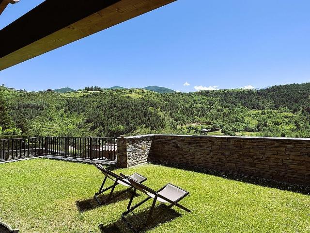 Chalet en alquiler en calle Eix Pirinenc, Montellà i Martinet, de 240 m² 4 habitaciones por 2.100