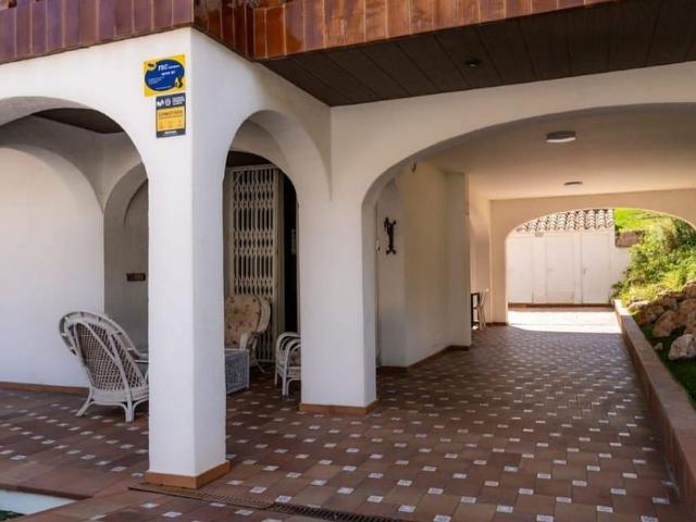 Chalet en alquiler en calle França, Calafell, de 316 m² 6 habitaciones por 3.500