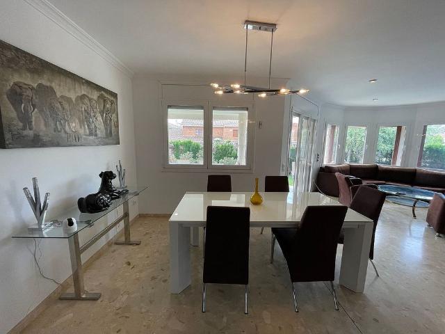 Chalet en alquiler en calle Francisco de Miranda, Cambrils, de 181 m² 7 habitaciones por 1.500