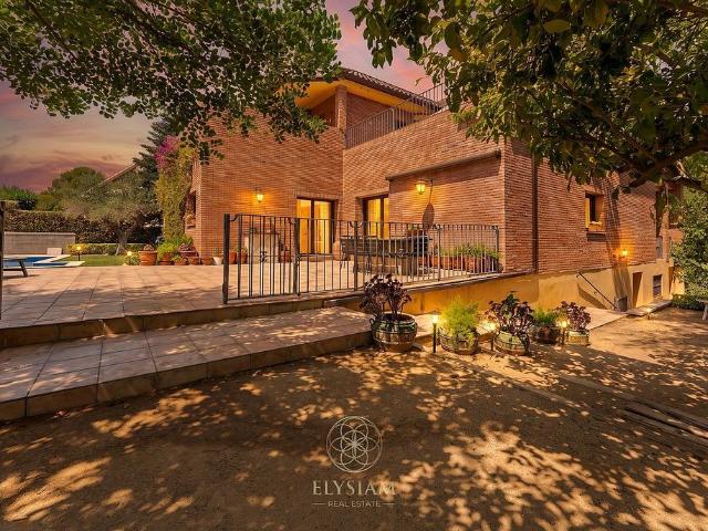 Chalet en alquiler en calle Fuster i Serracant, Sant Cugat del Vallès, de 593 m² 9 habitaciones por 7.000