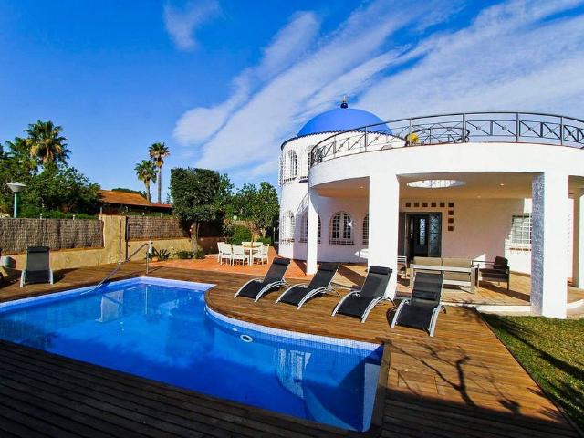 Chalet en alquiler en calle Halley, Cambrils, de 400 m² 4 habitaciones por 1.200