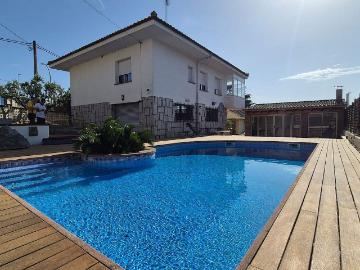 Chalet en alquiler en calle Josep Anselm Clavé, Martorelles, de 270 m² 3 habitaciones por 3.100
