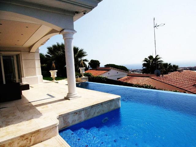 Chalet en alquiler en calle Jaume Balmes, Cabrils, de 234 m² 5 habitaciones por 8.000