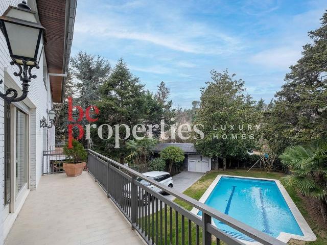 Chalet en alquiler en calle Oceà Atlàntic, Sant Cugat del Vallès, de 400 m² 6 habitaciones por 6.400