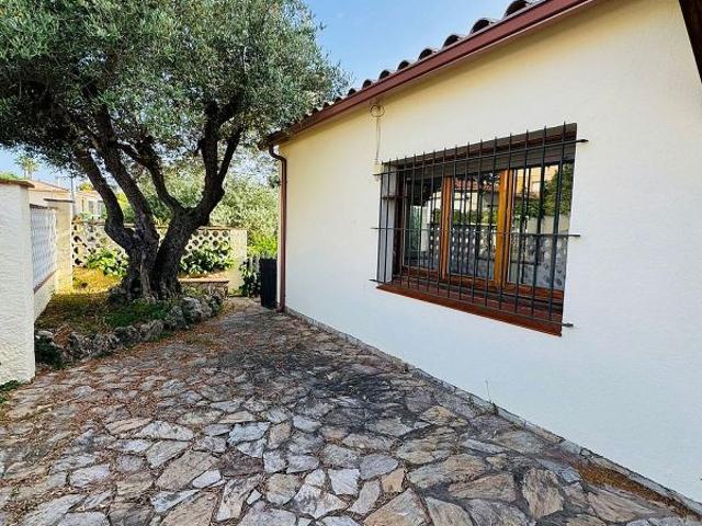 Chalet en alquiler en calle Montserrat, Bisbal d´Empordà, La, de 200 m² 5 habitaciones por 1.500
