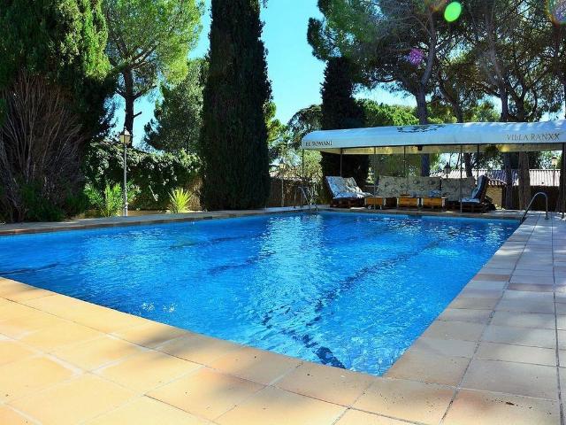 Chalet en alquiler en calle Marie Curie, Vendrell, El, de 450 m² 5 habitaciones por 2.890
