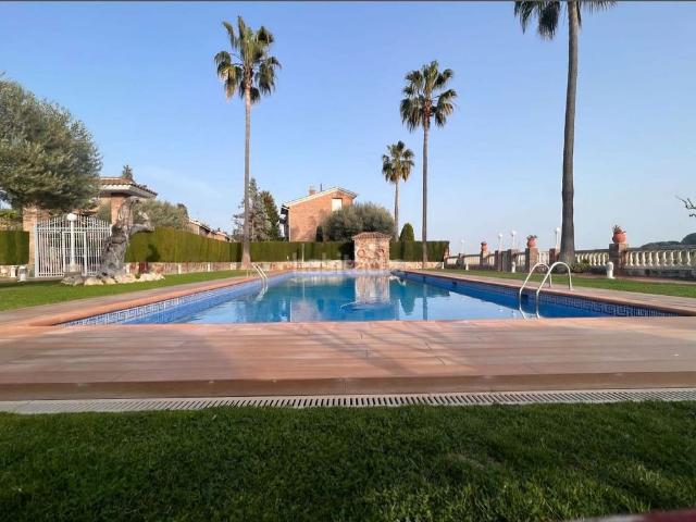 Chalet en alquiler en calle Mas Coll, Alella, de 290 m² 4 habitaciones por 3.350