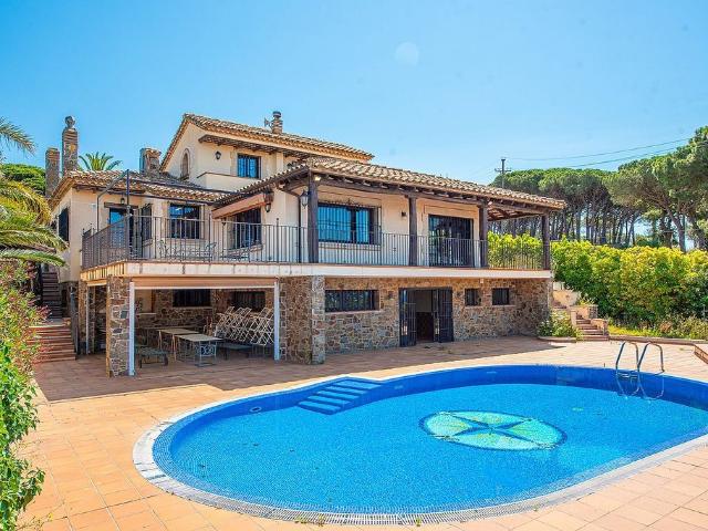 Chalet en alquiler en calle Mestre D'aixa, Sant Feliu de Guíxols, de 689 m² 5 habitaciones por 5.500