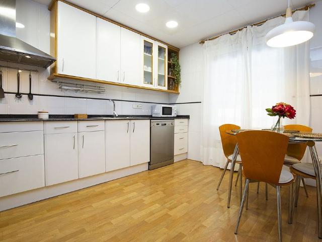 Chalet en alquiler en calle Murillo, Salou, de 258 m² 4 habitaciones por 1.000