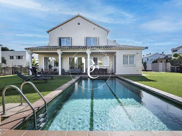 Chalet en alquiler en calle Soler i Cartró, Sitges, de 165 m² 4 habitaciones por 6.000