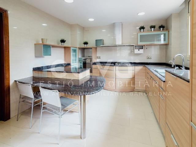 Chalet en alquiler en calle Salut, Sant Just Desvern, de 470 m² 6 habitaciones por 5.900