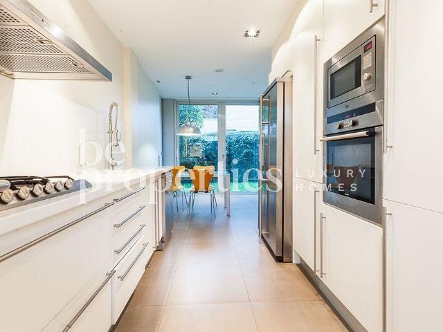 Chalet en alquiler en calle Sant Cugat, Sant Cugat del Vallès, de 560 m² 4 habitaciones por 7.500