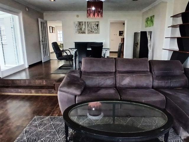 Chalet en alquiler en calle Siberia, Cabrils, de 227 m² 5 habitaciones por 5.000