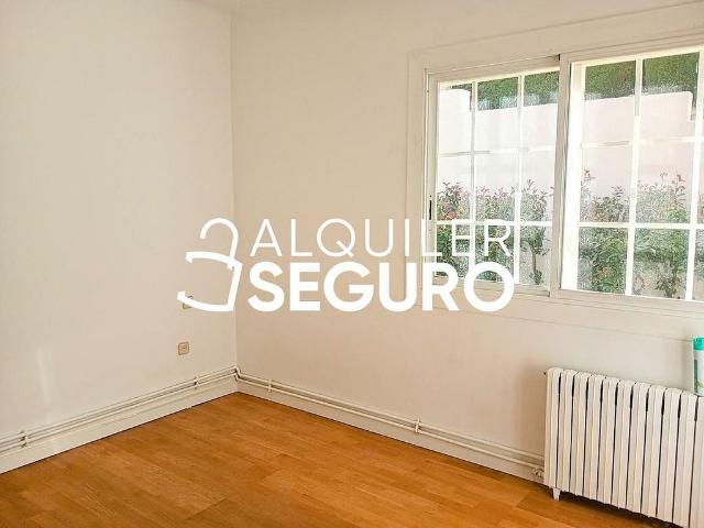 Chalet en alquiler en calle Poeta Juan Ramon Jiménez, Pallejà, de 193 m² 3 habitaciones por 2.500