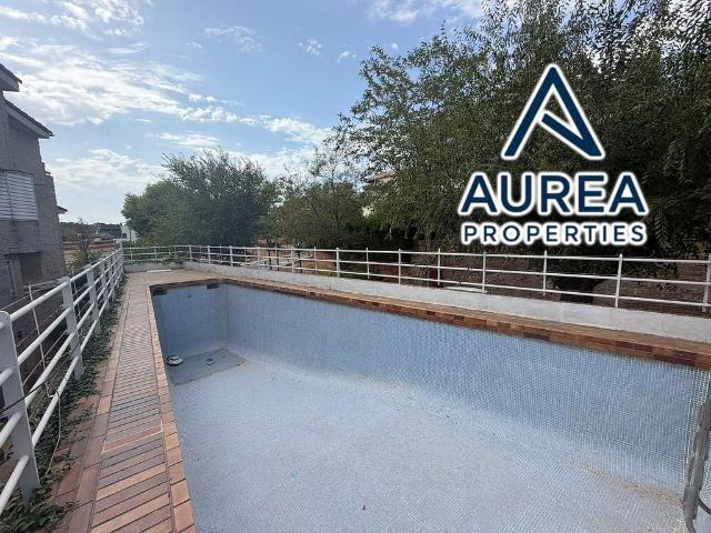 Chalet en alquiler en calle Pau Casals, Esplugues de Llobregat, de 262 m² 7 habitaciones por 6.800
