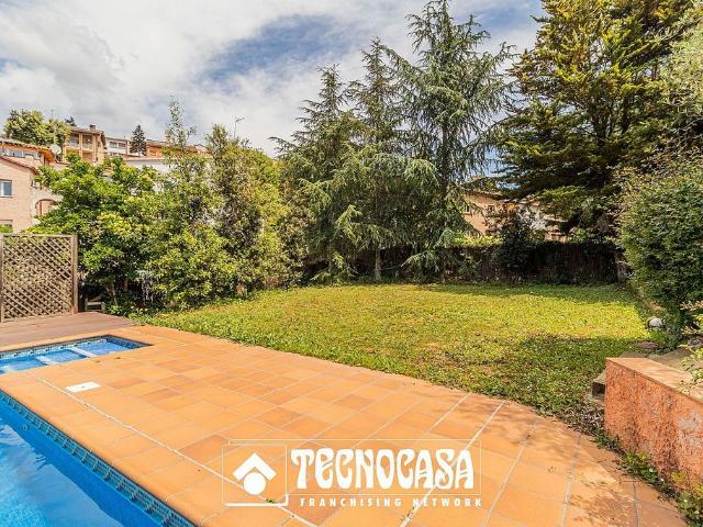 Chalet en alquiler en calle Pérez Galdós, Sant Cugat del Vallès, de 471 m² 6 habitaciones por 4.250