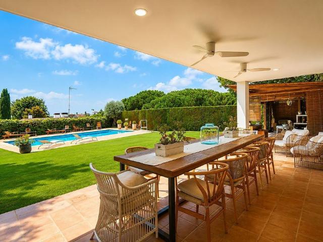 Chalet en alquiler en calle Roca Ferrera, Sant Andreu de Llavaneres, de 835 m² 8 habitaciones por 8.300