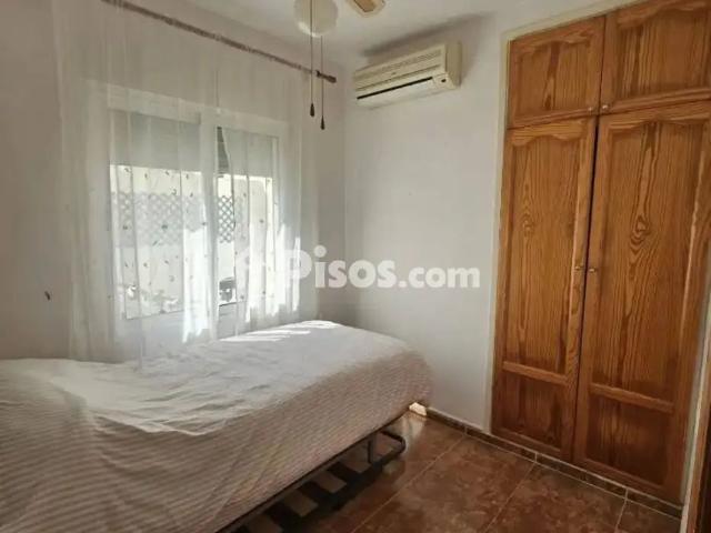 Chalet en alquiler en Calle Ramos Carratala, cerca de Paseo Marítimo Miguel Hernández Gomez