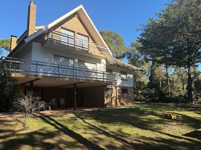 Chalet en alquiler en calle Verge de Montserrat, Begues, de 350 m² 6 habitaciones por 3.200